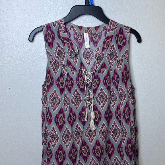 Xhilaration Women Sleeveless Print Tunic Blouse size XS - Picture 2 of 7